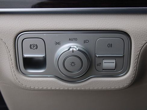 Used 2025 Mercedes-Benz GLE 580 4MATIC image 12