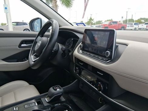 Used 2024 Nissan Rogue SV w/ SV Premium Package FWD image 12