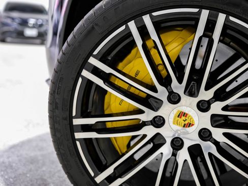 Used 2016 Porsche Cayenne Turbo S image 71