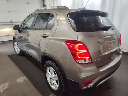 Used 2021 Chevrolet Trax LT w/ LT Convenience Package FWD image 2