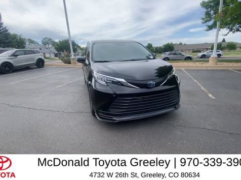 Certified 2023 Toyota Sienna LE FWD image 4