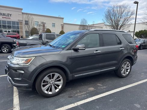 Used 2018 Ford Explorer Limited w/ Ford Safe & Smart Package image 4
