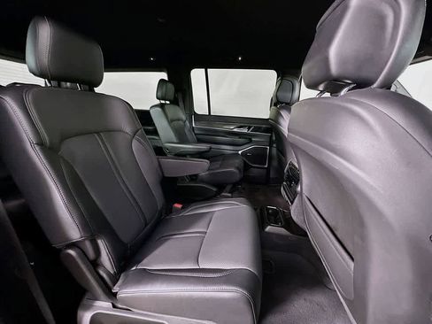 Used 2022 Jeep Wagoneer Series III w/ Flexible Seating Group AWD/4WD image 34