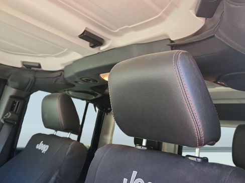 Used 2012 Jeep Wrangler Unlimited Sahara AWD/4WD image 14