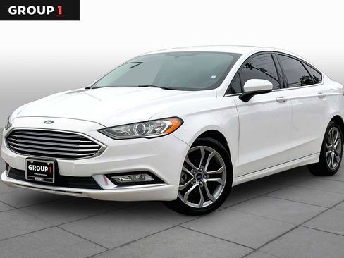 Used 2017 Ford Fusion SE w/ Equipment Group 201A FWD image 1