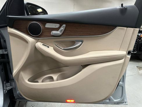 Used 2022 Mercedes-Benz GLC 300 4MATIC image 8
