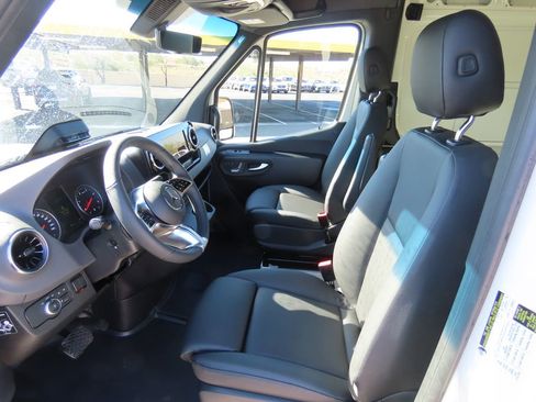 Used 2025 Mercedes-Benz Sprinter 2500 image 21