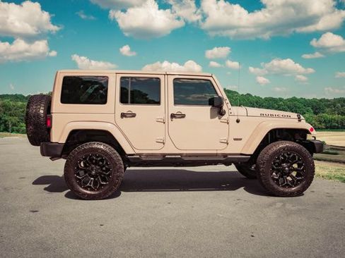 Used 2016 Jeep Wrangler Unlimited Rubicon w/ Connectivity Group AWD/4WD image 6
