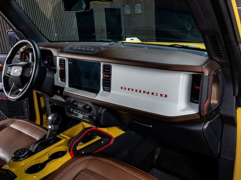 Used 2023 Ford Bronco Heritage Edition AWD/4WD image 17