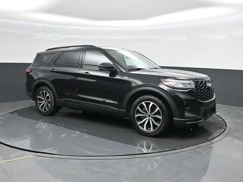 Used 2025 Ford Explorer ST-Line w/ Premium Package image 5