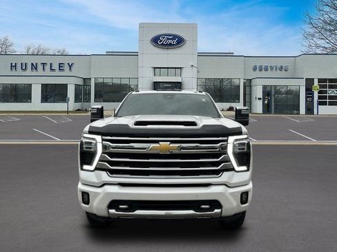 Used 2024 Chevrolet Silverado 2500 High Country w/ High Country Premium Package AWD/4WD image 3