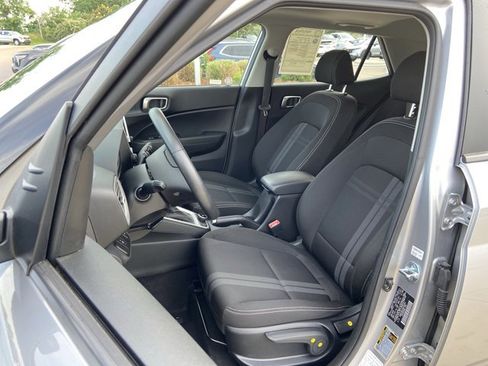 Used 2025 Hyundai Venue SEL FWD image 18