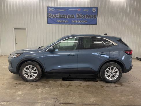 Used 2023 Ford Escape Active w/ Tech Pack #2 image 2