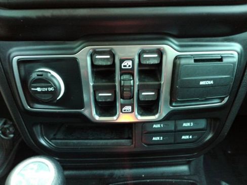 Used 2022 Jeep Gladiator Sport image 40