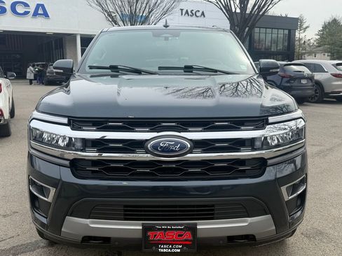 Used 2023 Ford Expedition Limited image 3