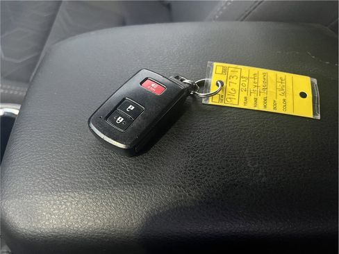 Used 2018 Toyota Tacoma TRD Sport image 15