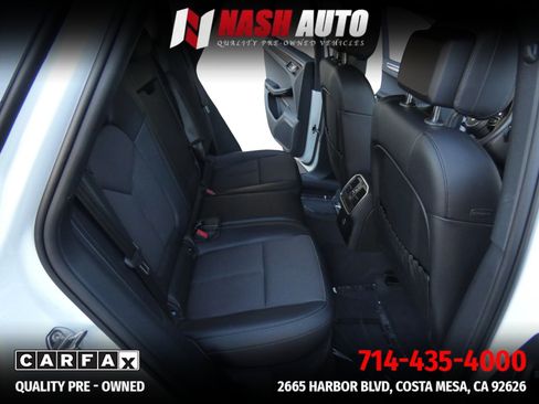 Used 2024 Porsche Macan AWD/4WD image 35