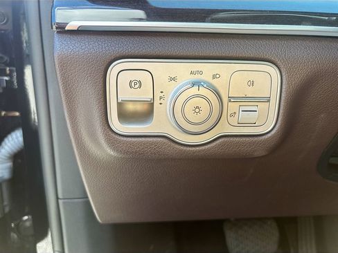 Used 2022 Mercedes-Benz GLS 450 4MATIC image 45