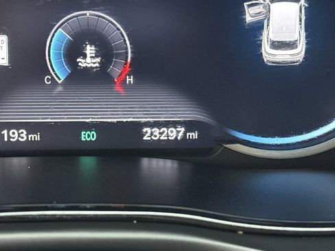 Used 2023 Genesis GV70 2.5T w/ Advanced Package image 27