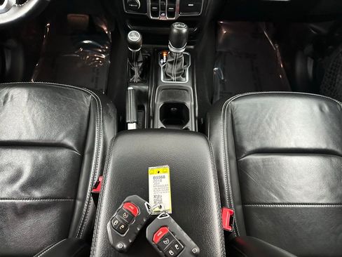 Used 2018 Jeep Wrangler Unlimited Sahara image 21
