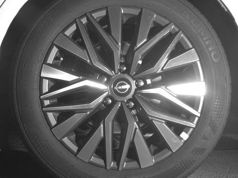 Used 2025 Nissan Altima 2.5 SV image 14