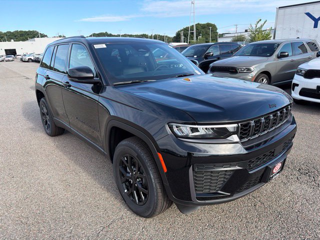 New 2026 Jeep Grand Cherokee Altitude AWD/4WD image 1