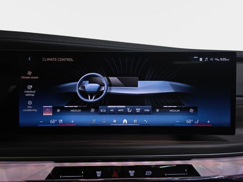 Used 2023 BMW 740i w/ Parking Assistance Package image 25