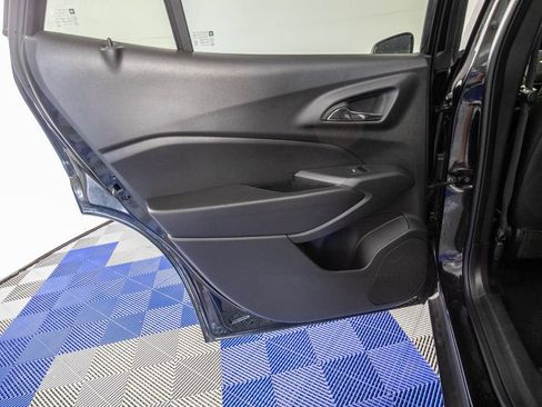 Used 2025 Chevrolet Trax LT FWD image 13