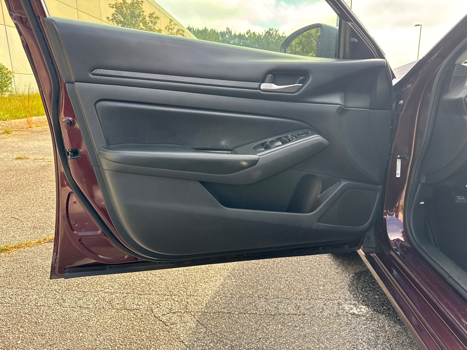 Used 2024 Nissan Altima 2.5 SV FWD image 10