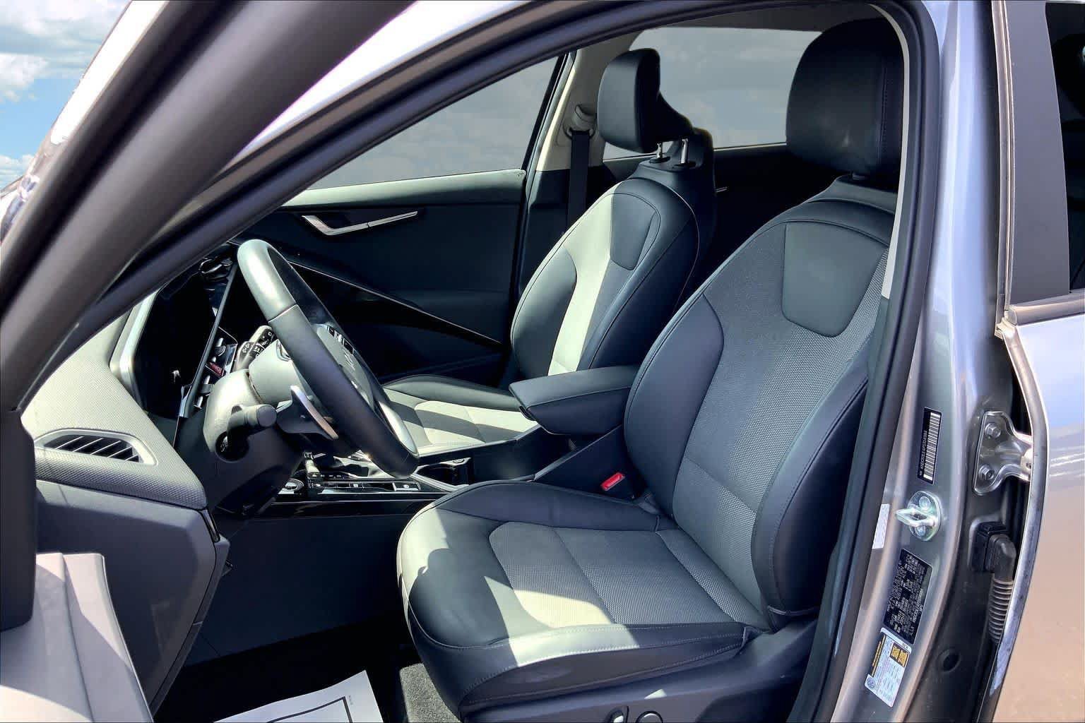 Used 2023 Kia Niro EX FWD image 11