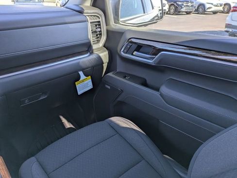 New 2026 GMC Sierra 1500 Elevation image 17