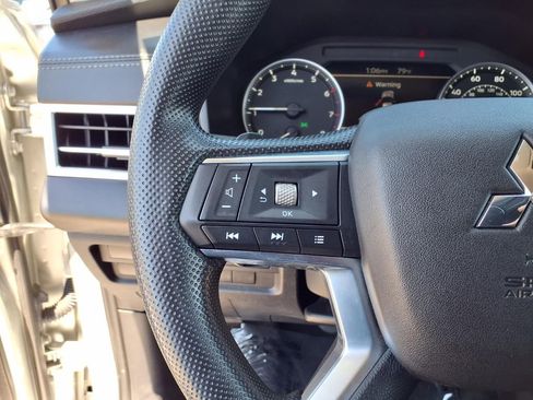 Used 2024 Mitsubishi Outlander ES FWD image 16