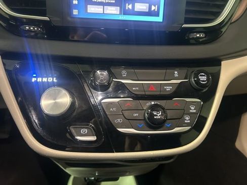 Used 2023 Chrysler Voyager LX FWD image 22