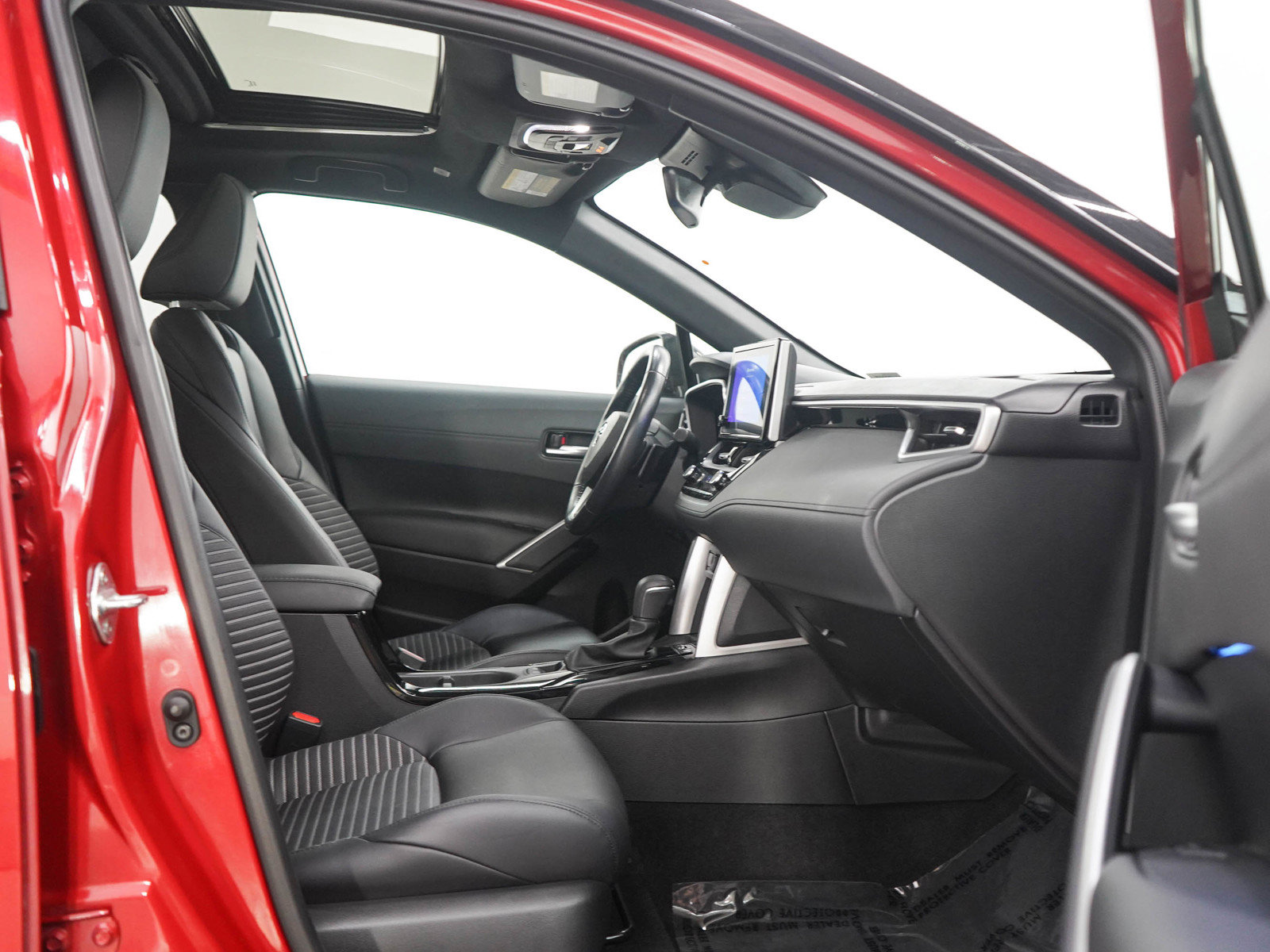 Used 2023 Toyota Corolla Cross AWD Hybrid w/ Convenience Package image 11