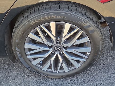 Used 2025 Nissan Altima 2.5 SV image 9