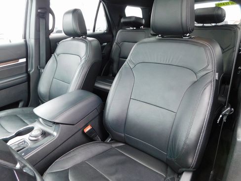 Used 2018 Ford Explorer Limited image 16