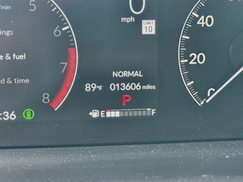 Used 2024 Honda Pilot Touring image 12
