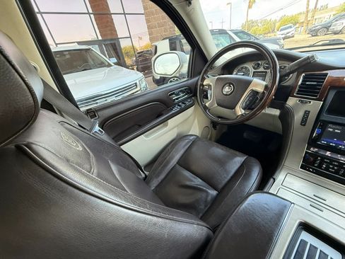 Used 2013 Cadillac Escalade Platinum AWD/4WD image 48