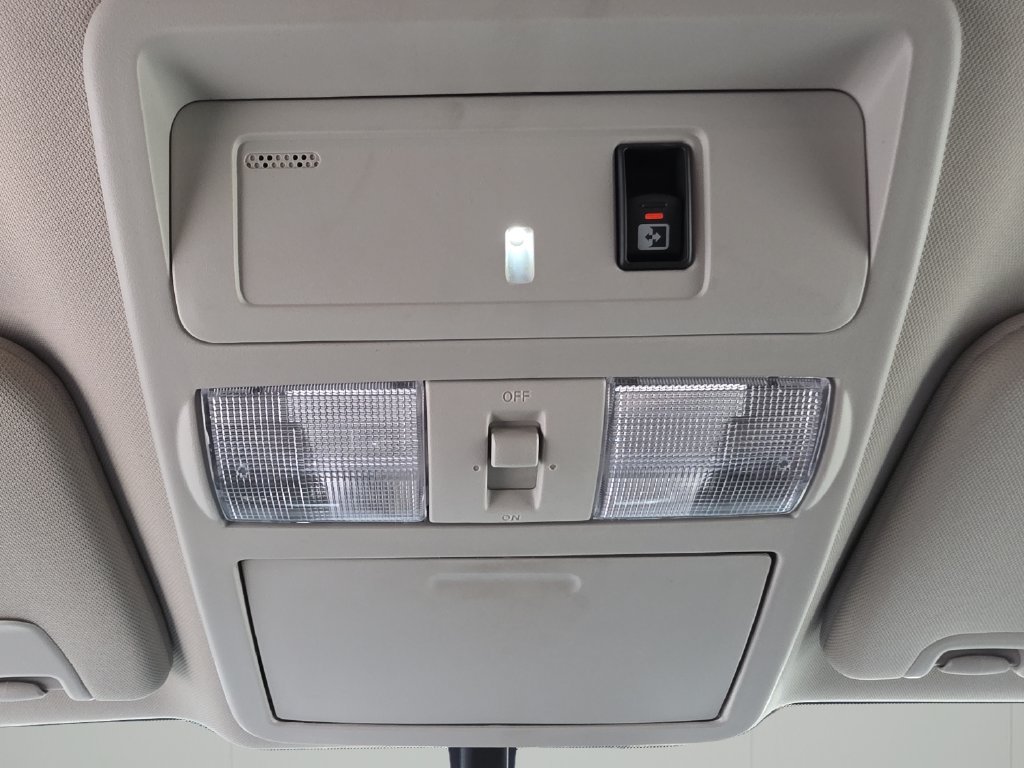 Used 2017 Nissan Titan SV AWD/4WD image 33
