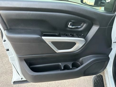 Used 2019 Nissan Titan SV w/ SV Convenience Package AWD/4WD image 14
