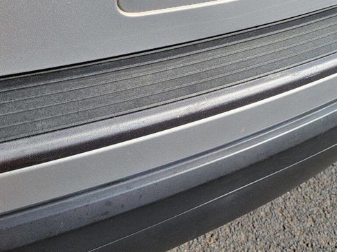 Used 2018 Ford Explorer XLT w/ Equipment Group 202A image 16