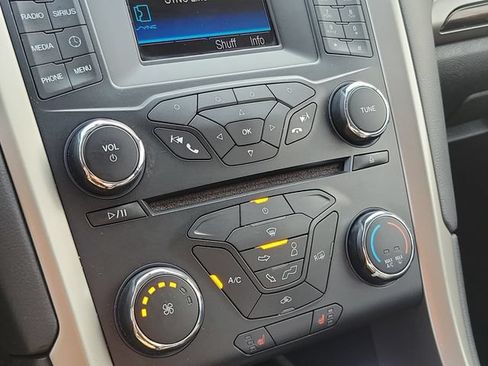 Used 2013 Ford Fusion SE FWD image 29