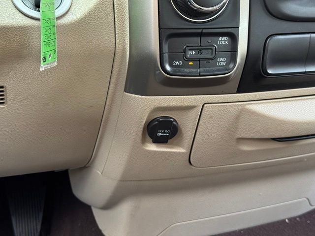 Used 2013 RAM 1500 Classic SLT w/ Premium Display Pkg AWD/4WD image 16