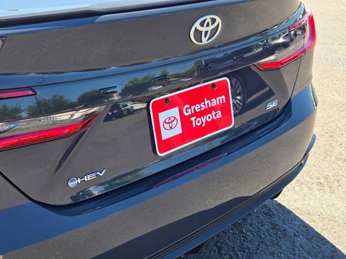 Used 2025 Toyota Camry SE FWD image 14