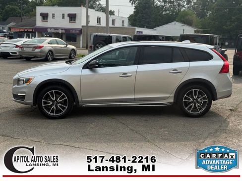Used 2017 Volvo V60 T5 Cross Country Platinum w/ Climate Package image 5