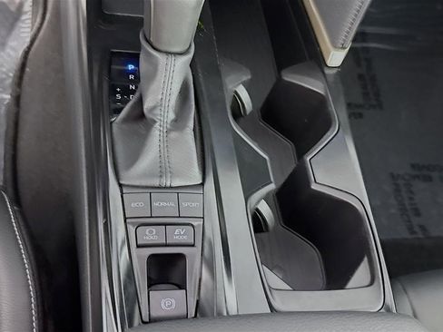 Used 2025 Toyota Camry SE image 20