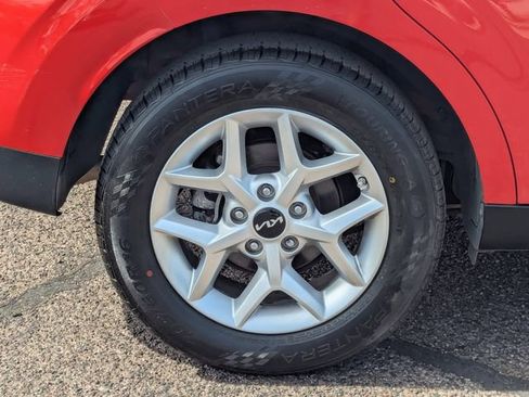 Used 2025 Kia Soul LX w/ LX Technology Package FWD image 9