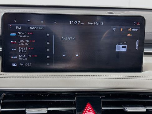 Used 2025 Genesis G70 2.5T image 21