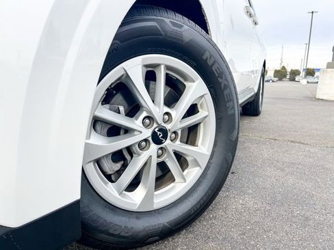 Certified 2024 Kia Carnival LX image 2