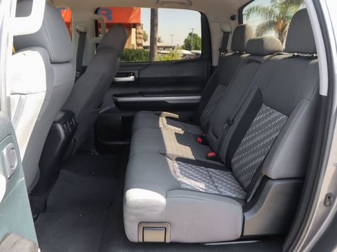 Used 2018 Toyota Tundra SR5 w/ SR5 Upgrade Package AWD/4WD image 34